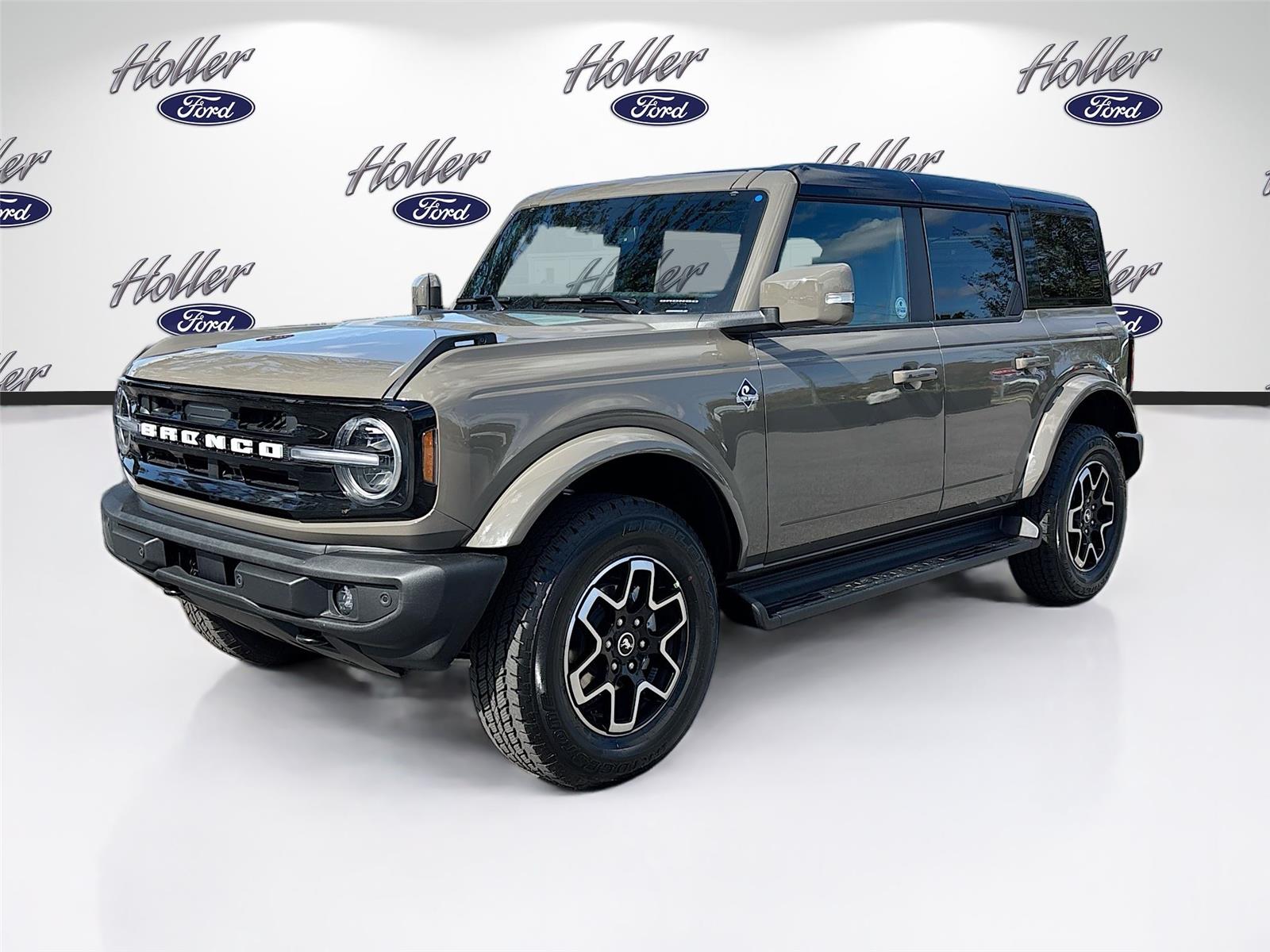 2025 Ford Bronco Outer Banks photo 3