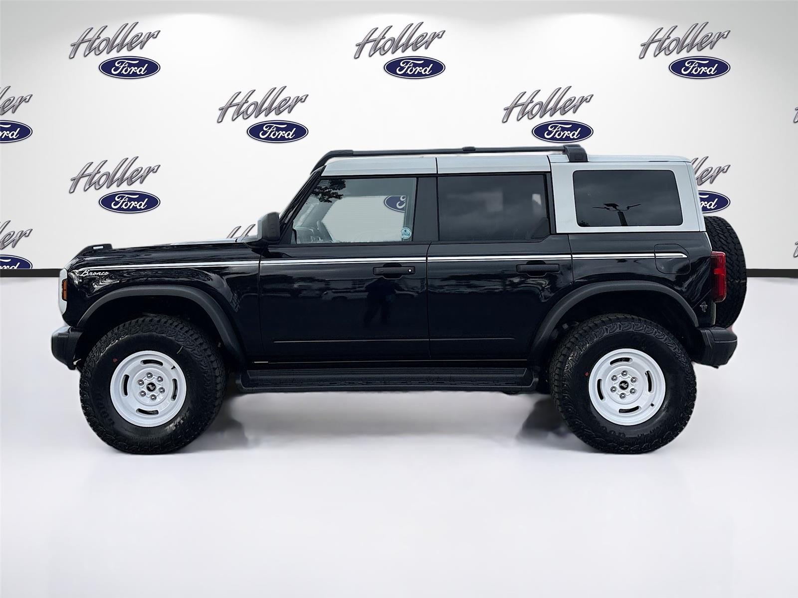 2025 Ford Bronco Heritage First Edition photo 2