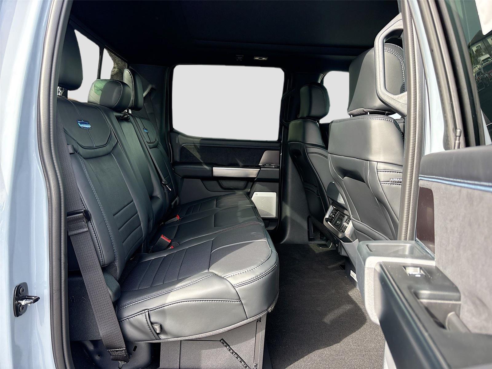 2026 Ford Super Duty F-350 SRW Platinum