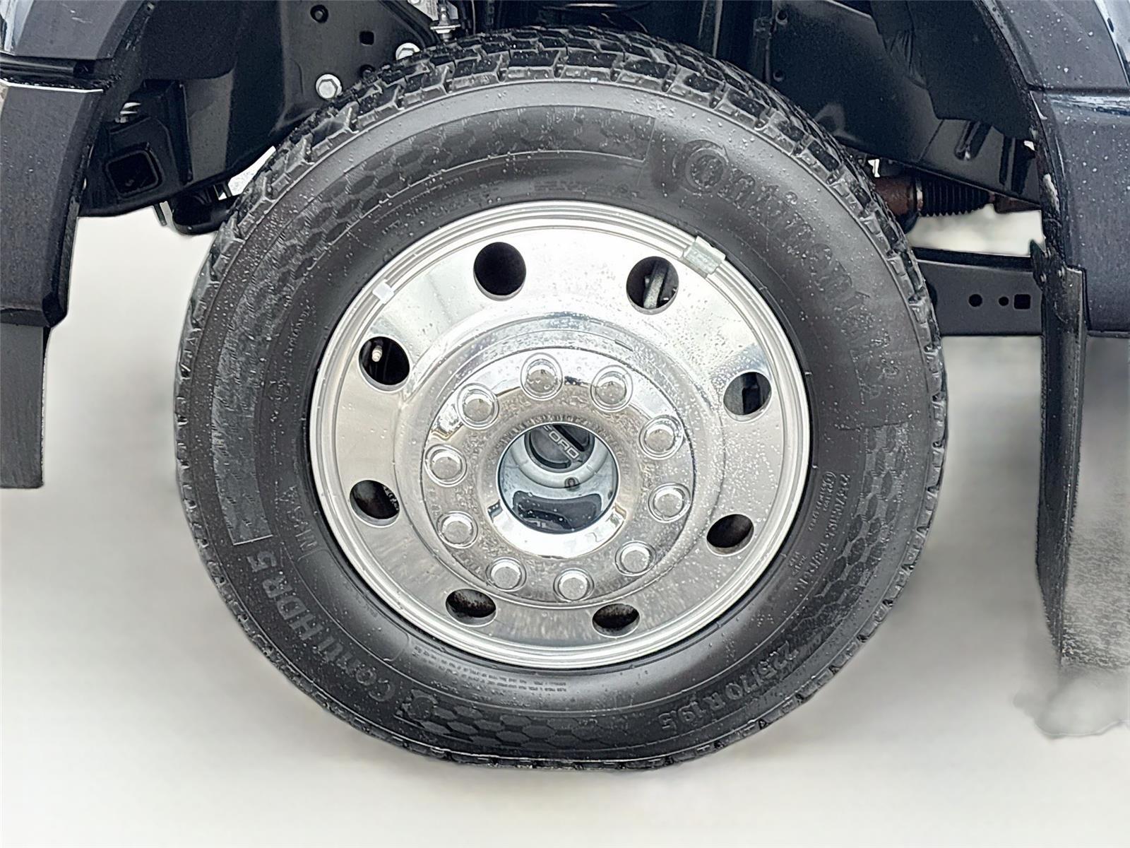 2024 Ford Super Duty F-450 DRW LARIAT