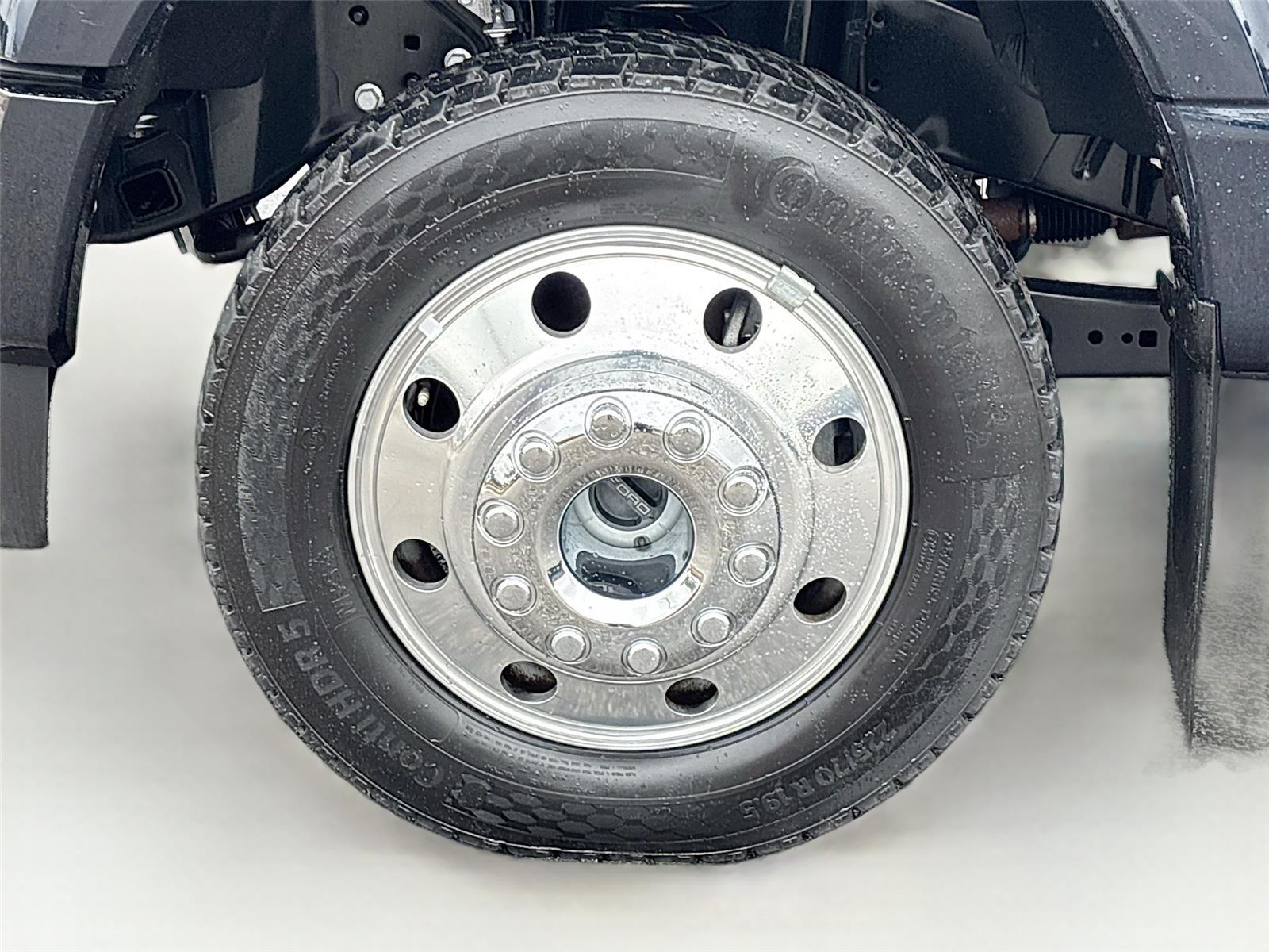 2024 Ford Super Duty F-450 DRW LARIAT