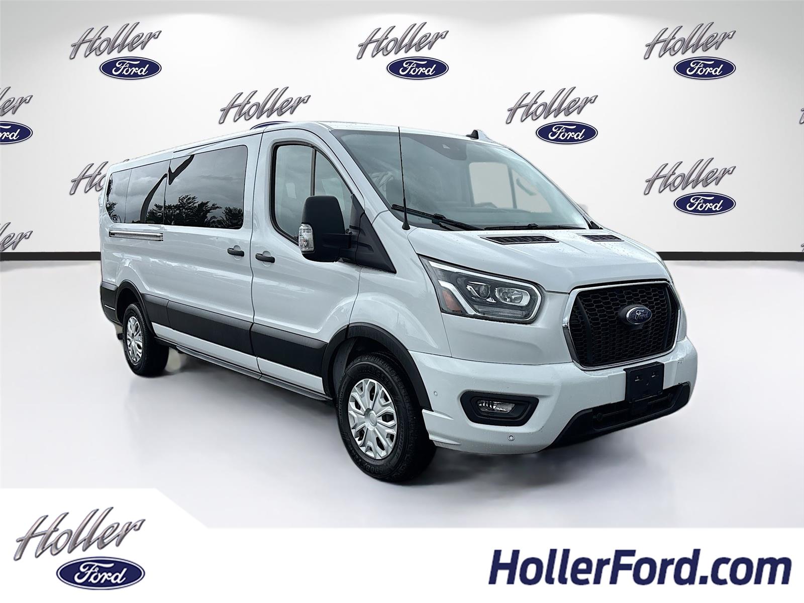 2023 Ford Transit Passenger Wagon XLT
