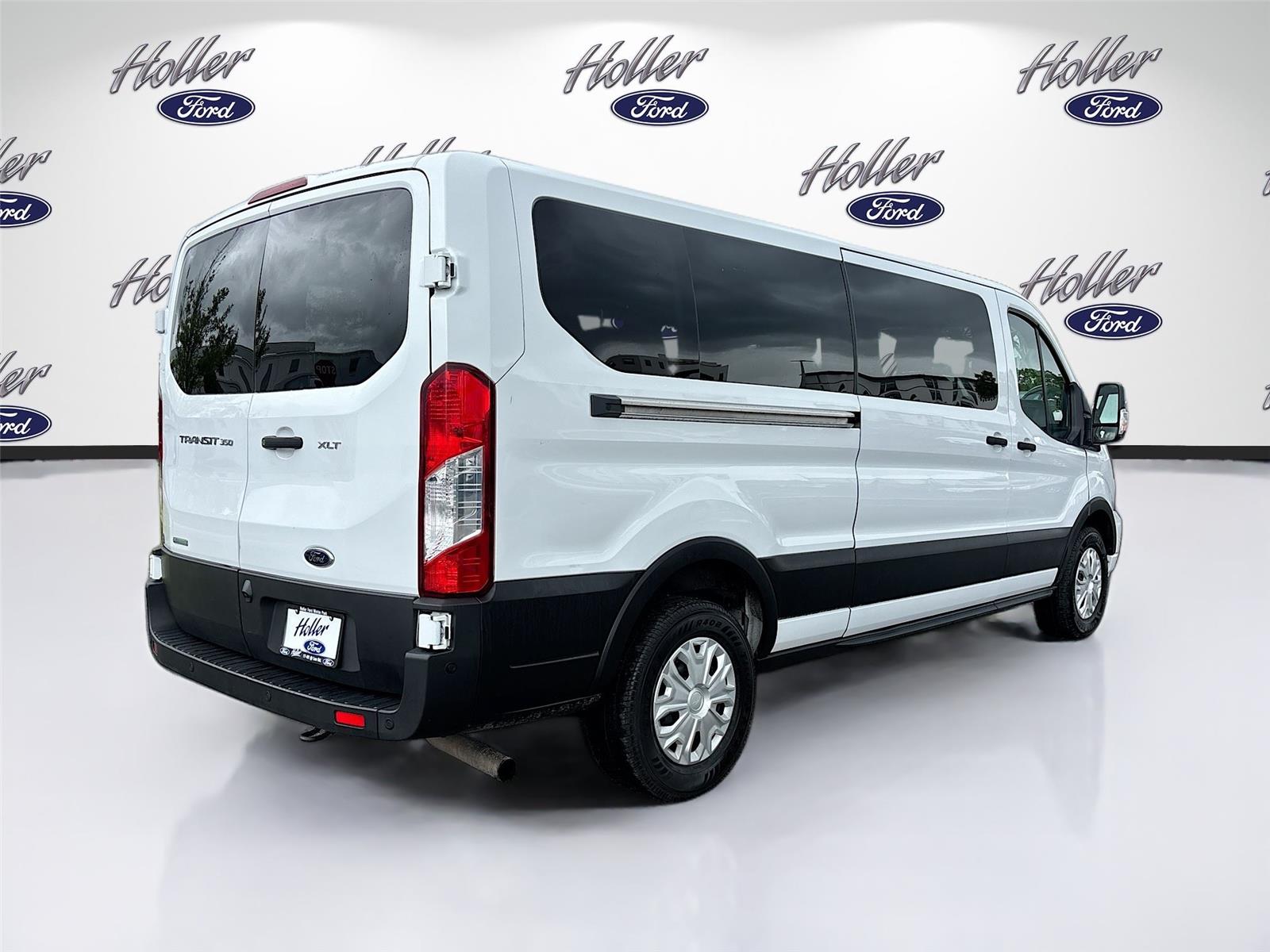 2023 Ford Transit Passenger Wagon XLT