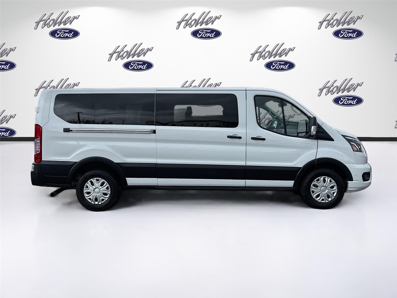 2023 Ford Transit Passenger Wagon XLT