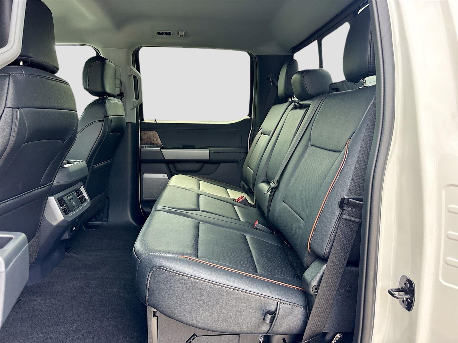 2026 Ford Super Duty F-350 DRW LARIAT