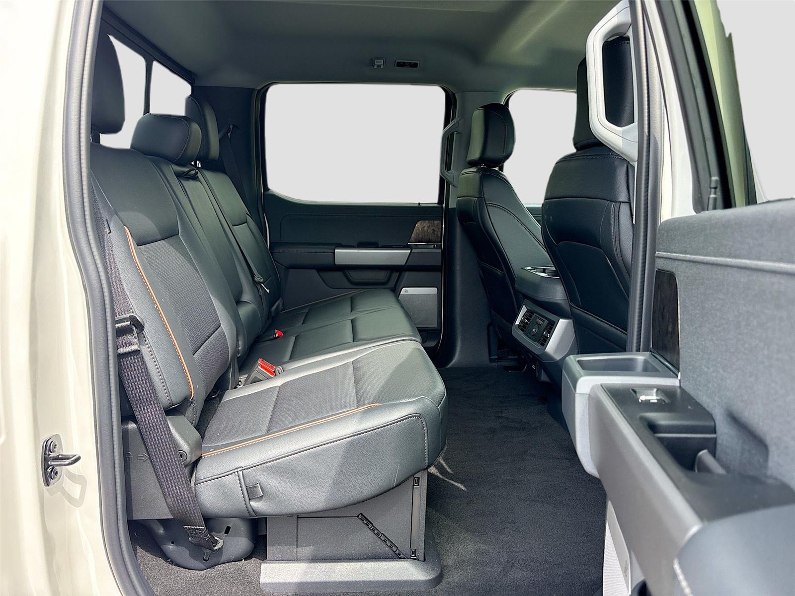 2026 Ford Super Duty F-350 DRW LARIAT