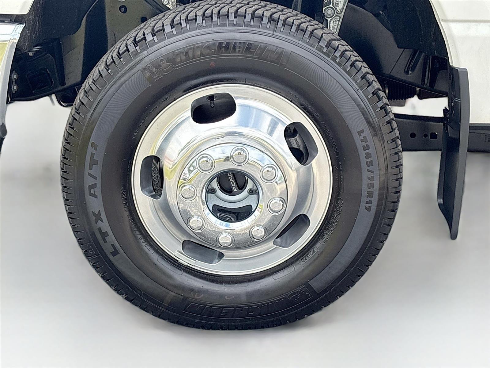 2026 Ford Super Duty F-350 DRW LARIAT