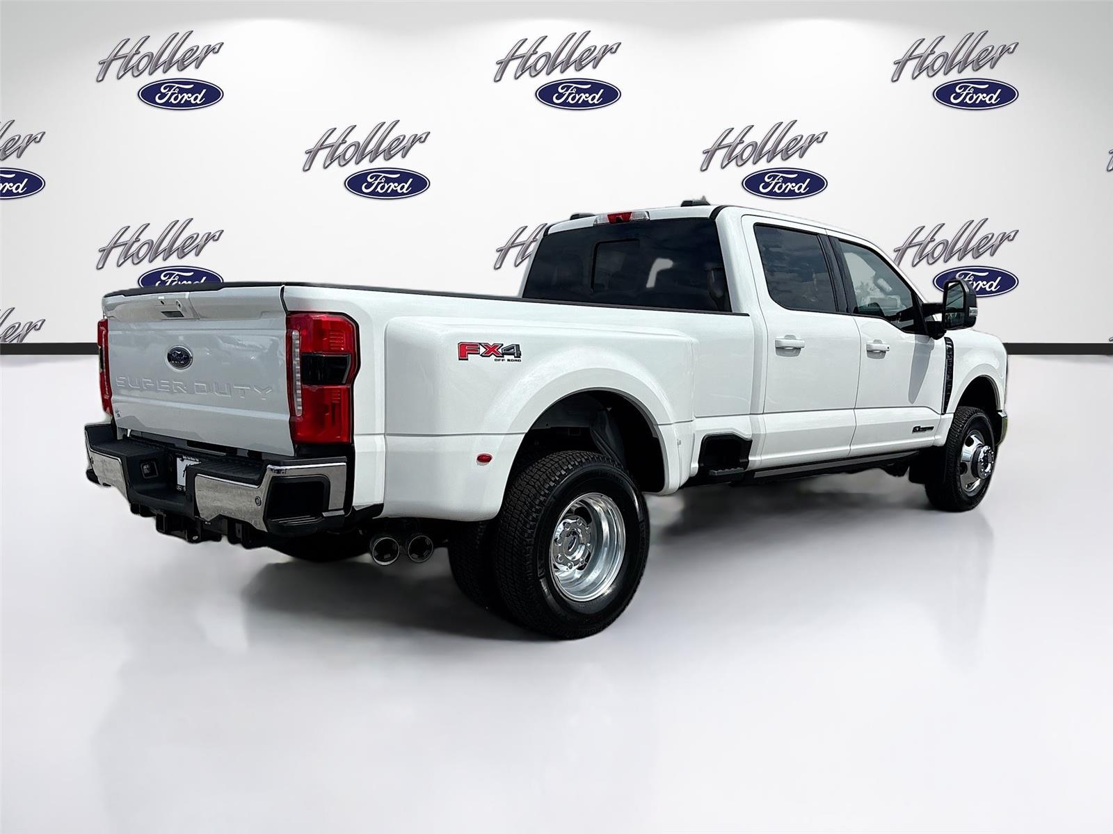 2026 Ford Super Duty F-350 DRW LARIAT