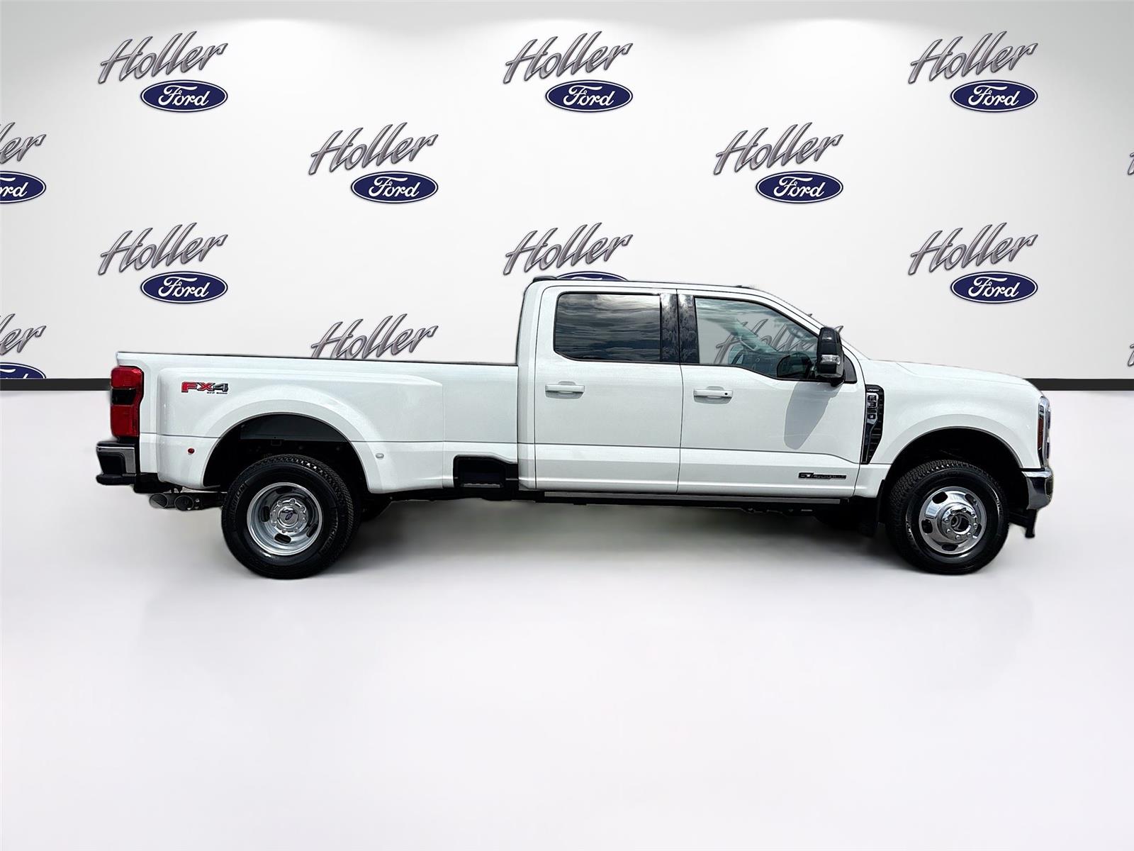 2026 Ford Super Duty F-350 DRW LARIAT