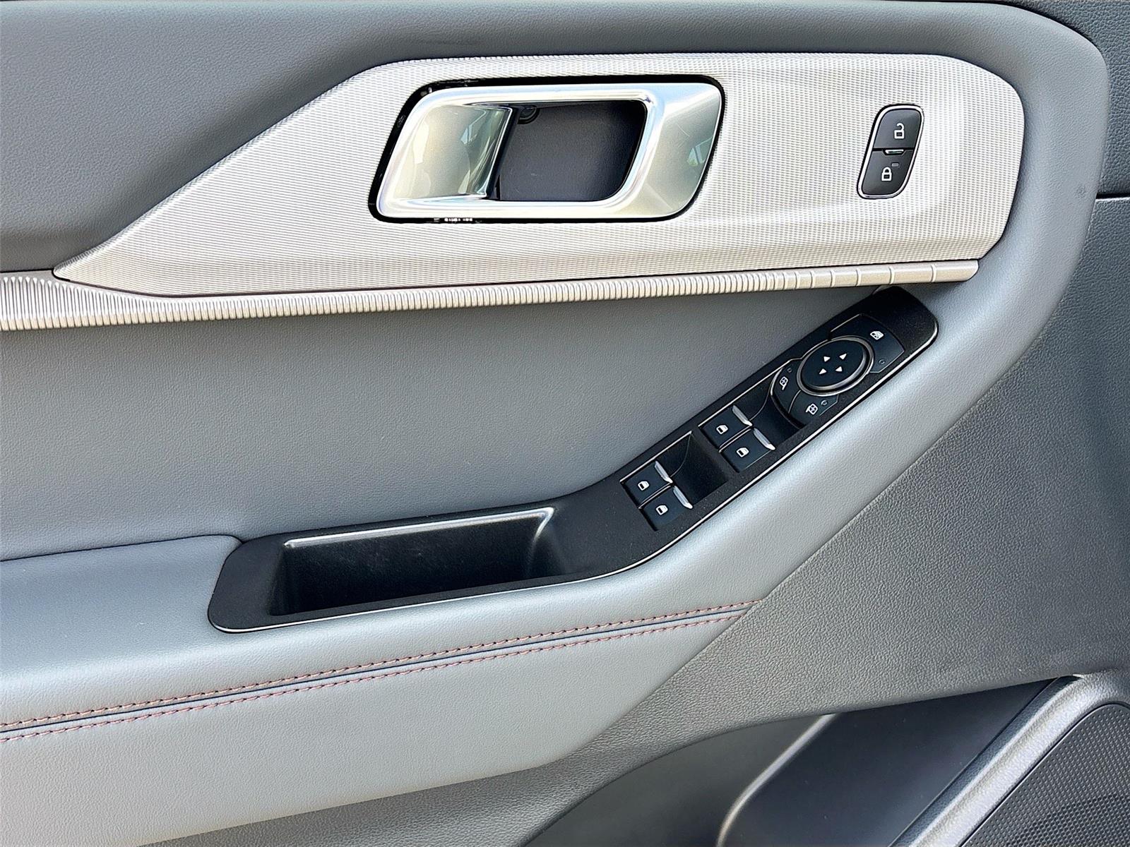 2026 Ford Explorer Active w/100A Pkg