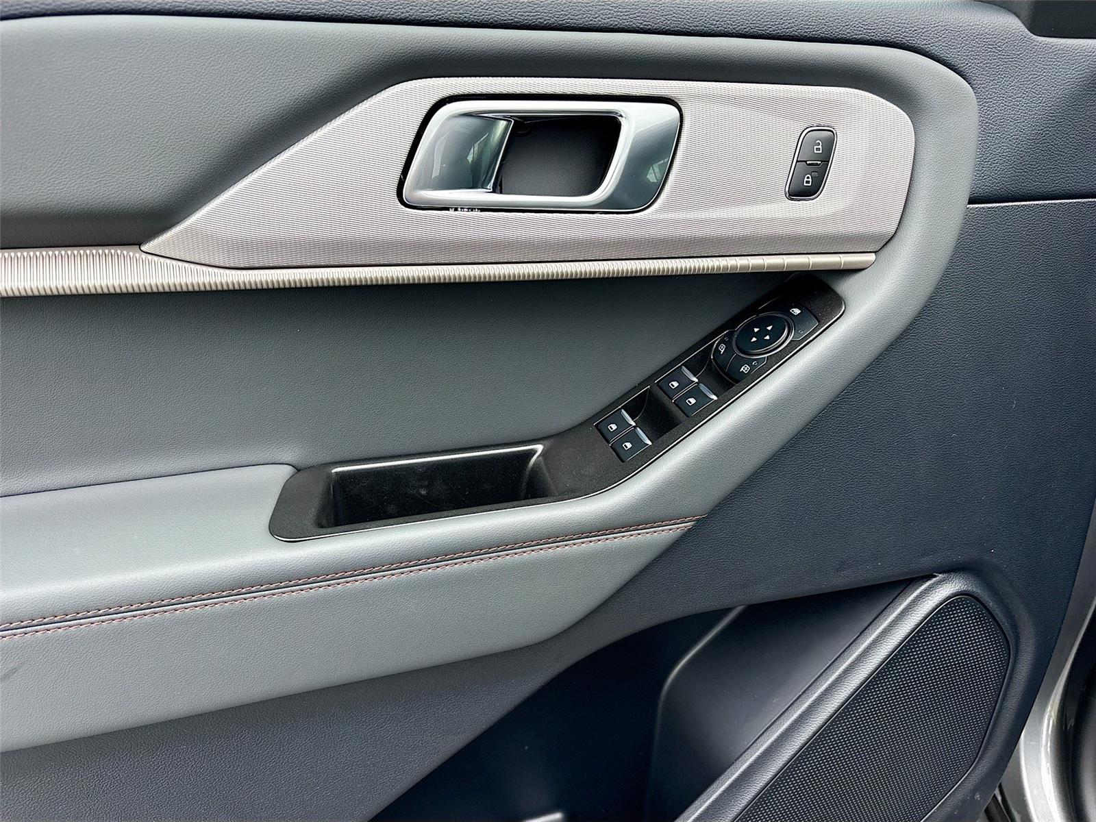 2026 Ford Explorer Active w/100A Pkg