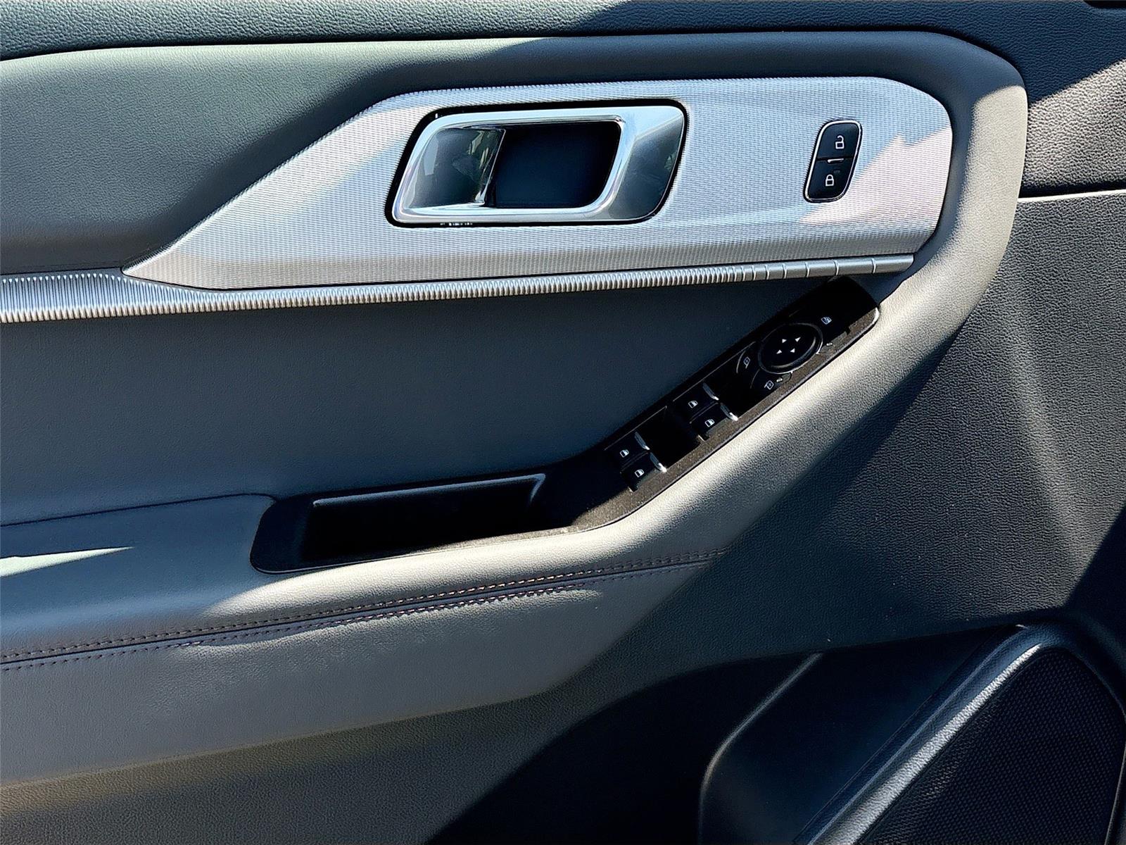 2026 Ford Explorer Active w/100A Pkg