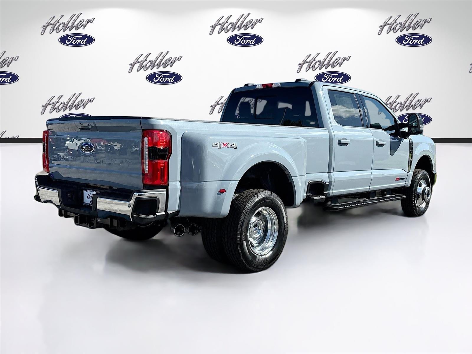 2026 Ford Super Duty F-350 DRW LARIAT