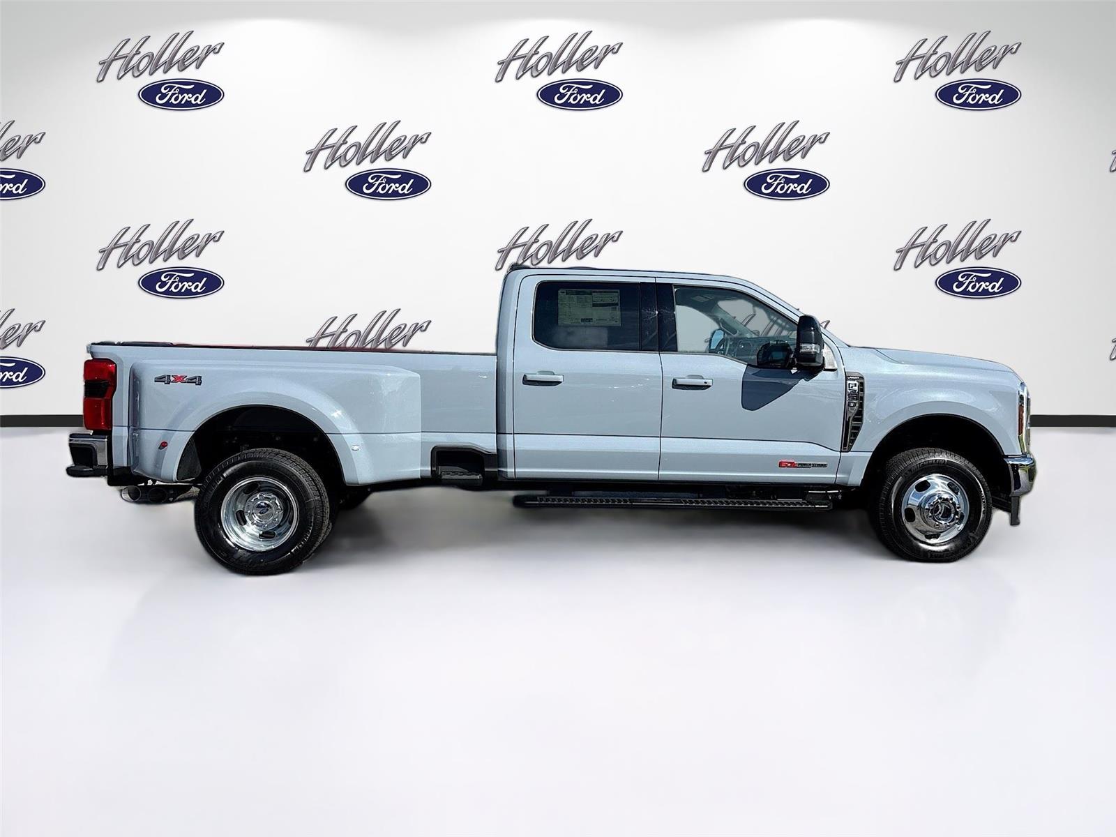2026 Ford Super Duty F-350 DRW LARIAT