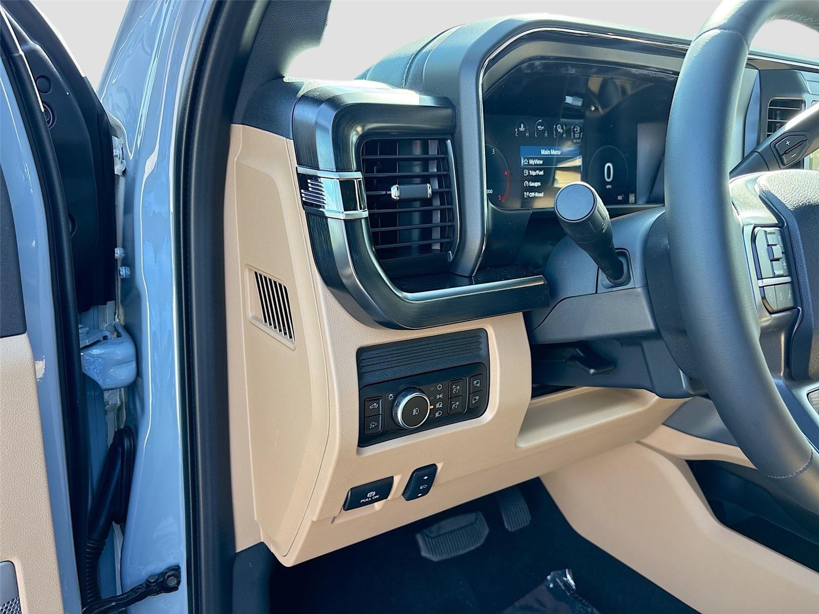 2026 Ford Super Duty F-350 DRW LARIAT