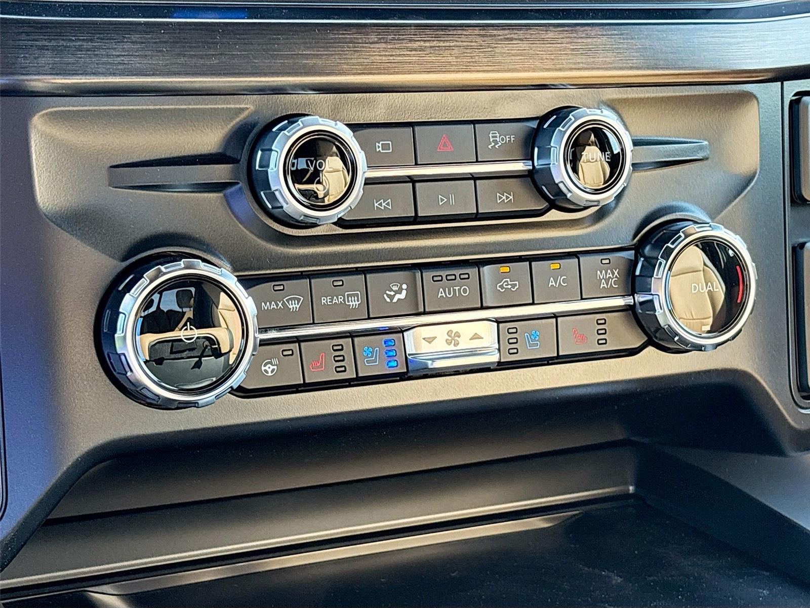 2026 Ford Super Duty F-350 DRW LARIAT