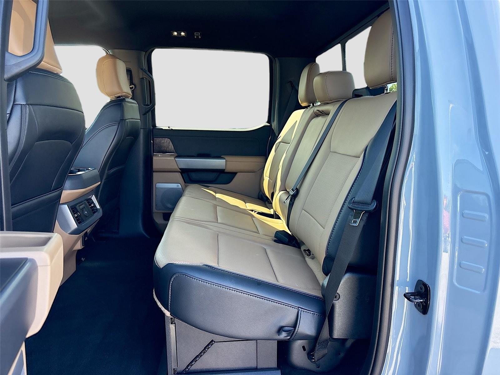 2026 Ford Super Duty F-350 DRW LARIAT