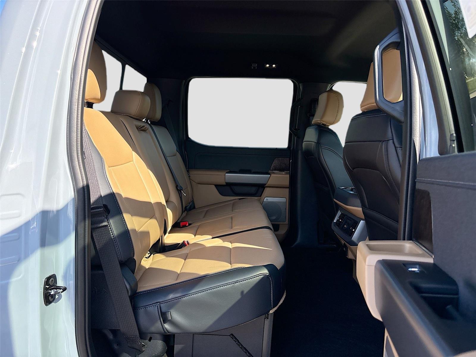 2026 Ford Super Duty F-350 DRW LARIAT