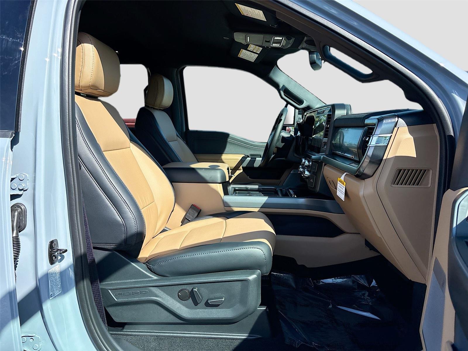 2026 Ford Super Duty F-350 DRW LARIAT