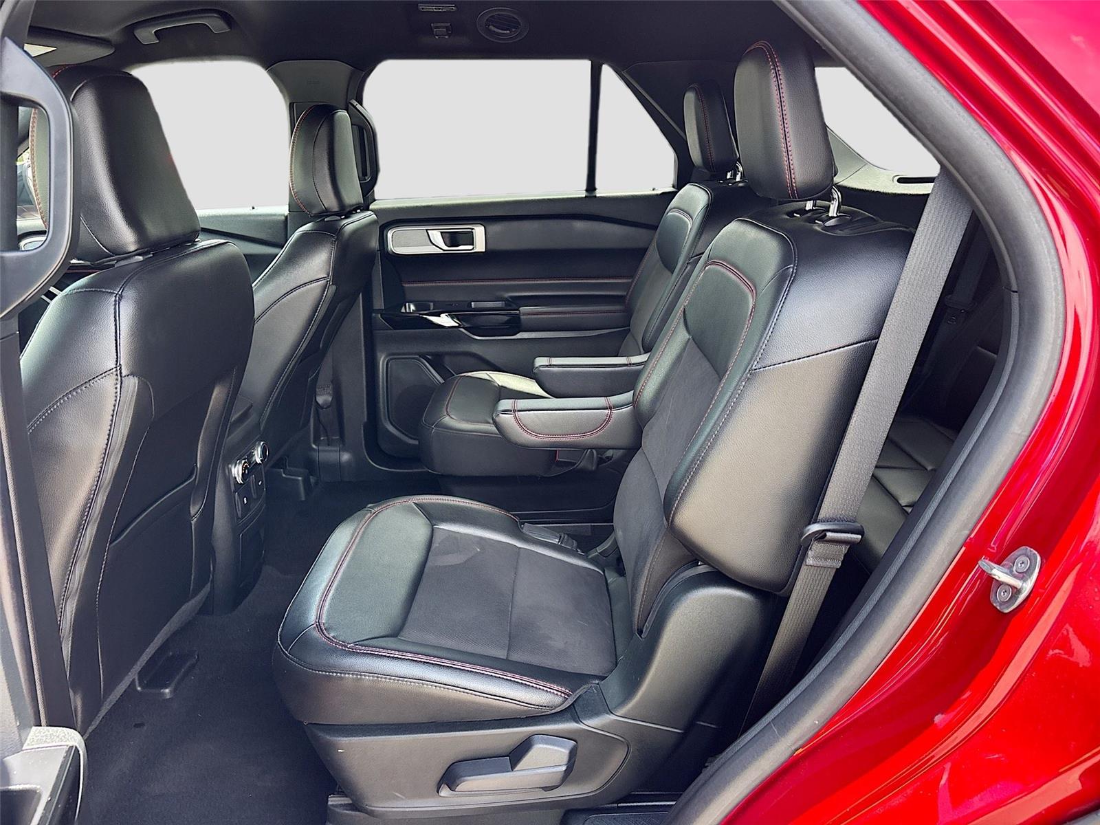 2024 Ford Explorer ST-Line