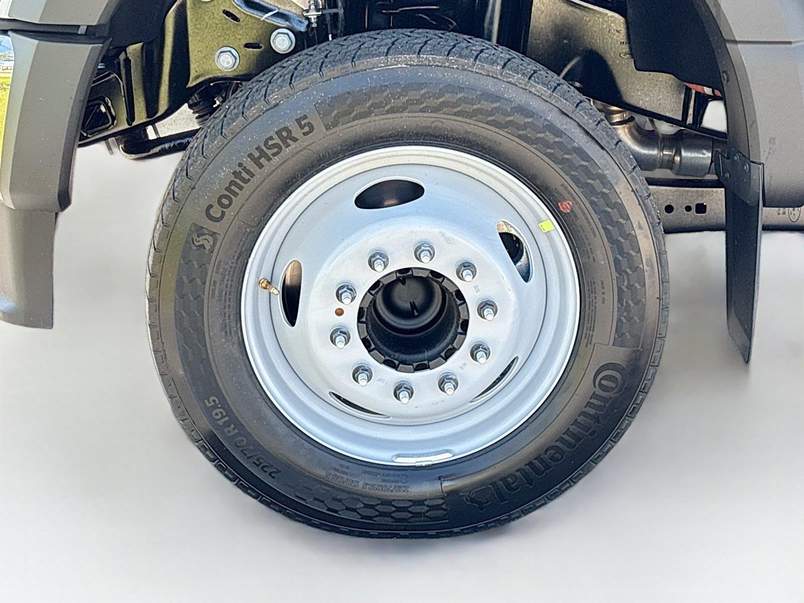 2026 Ford Super Duty F-550 DRW XL
