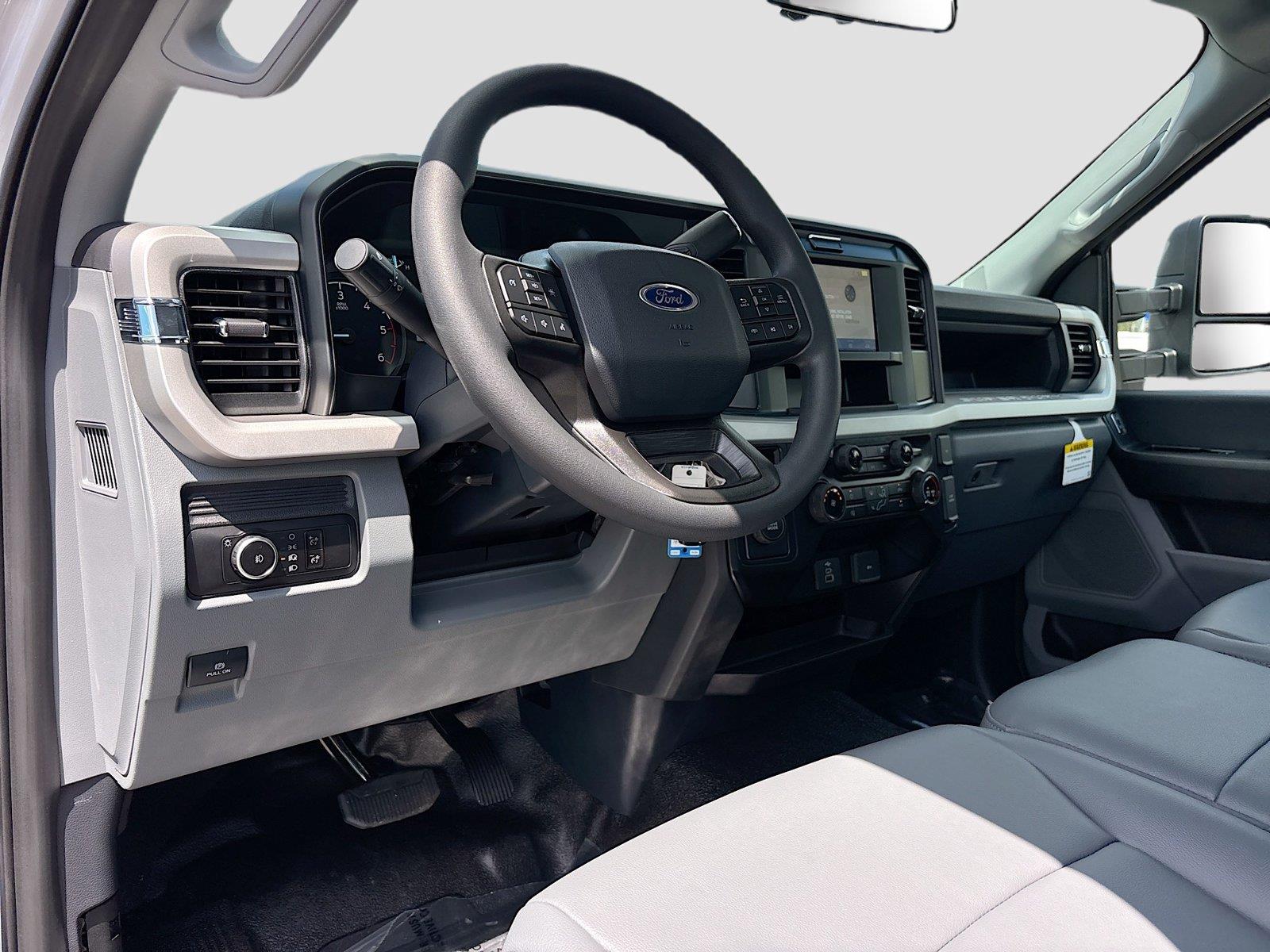 2026 Ford Super Duty F-550 DRW XL