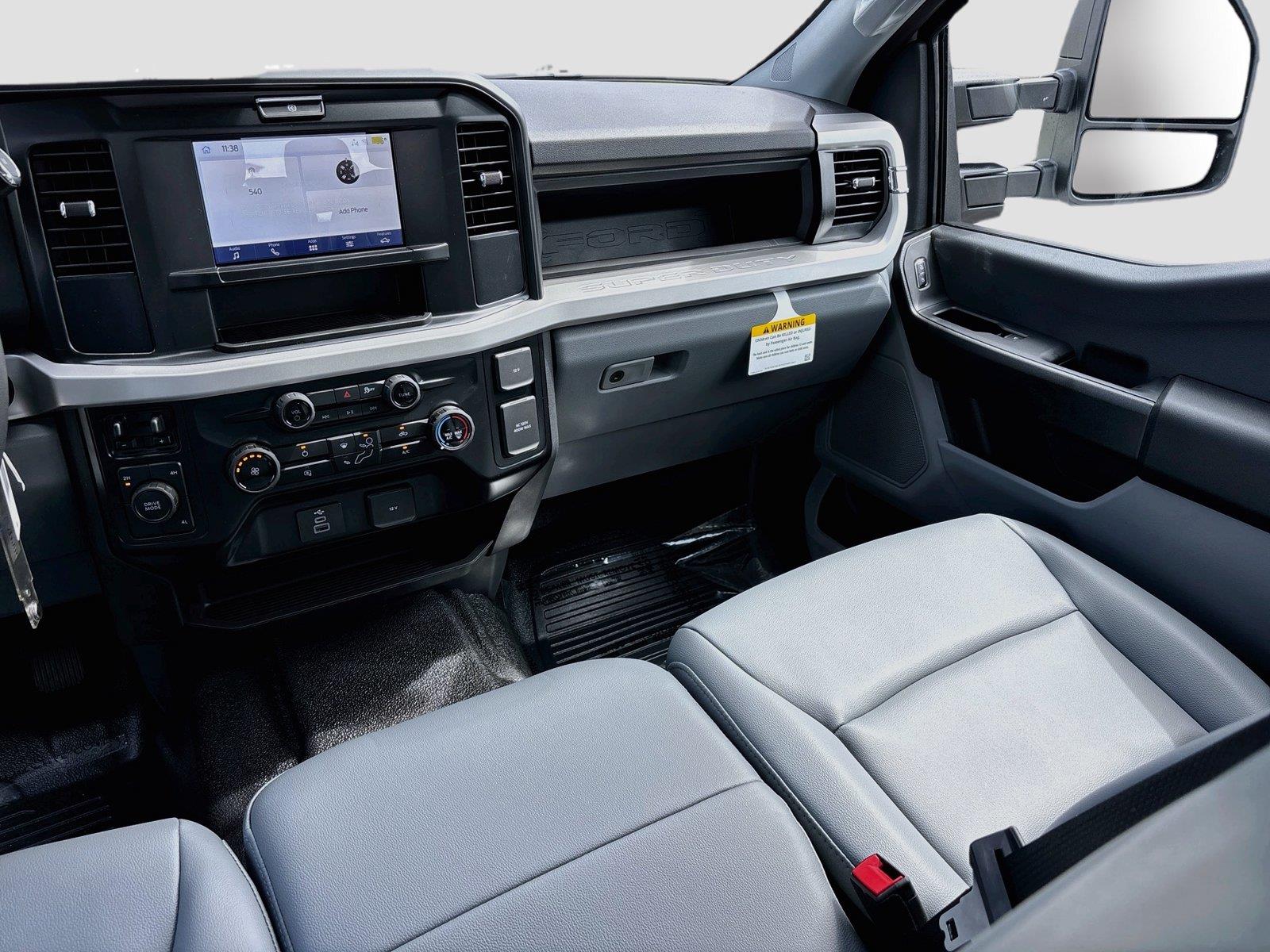 2027 Ford Super Duty F-350 DRW XL