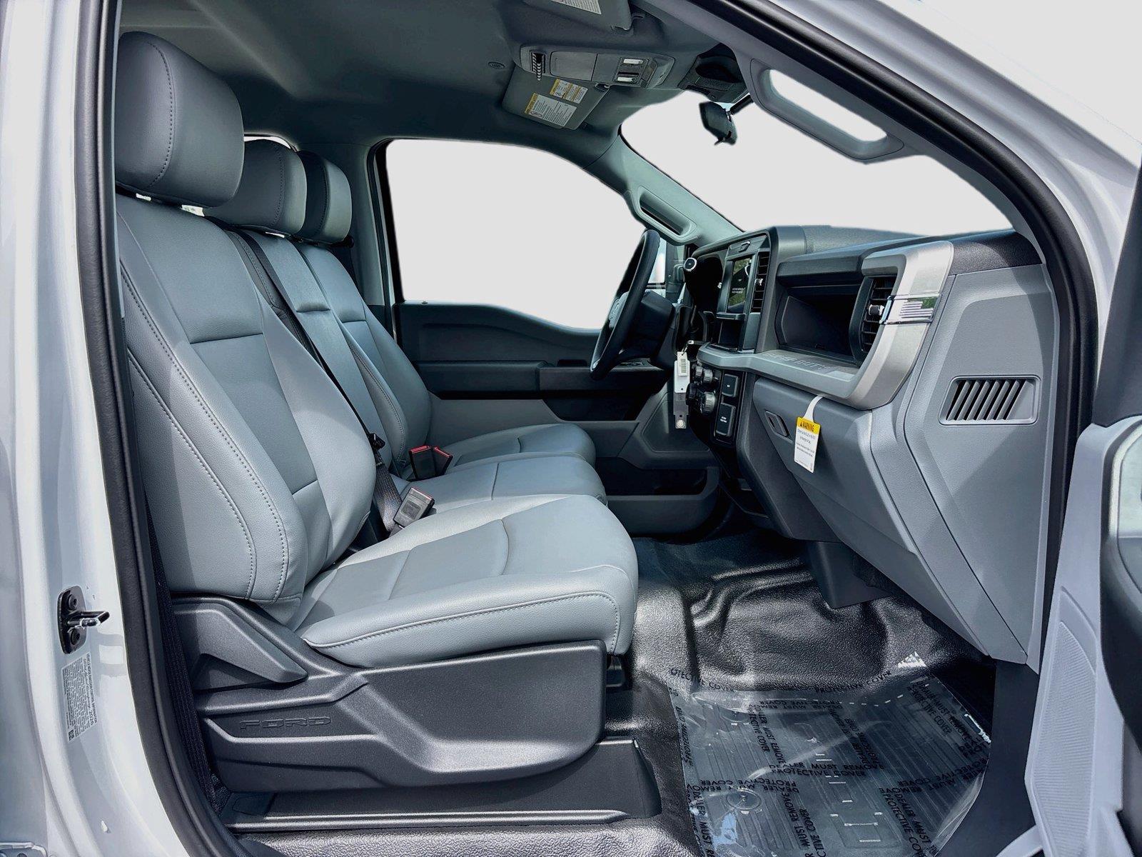 2027 Ford Super Duty F-350 DRW XL