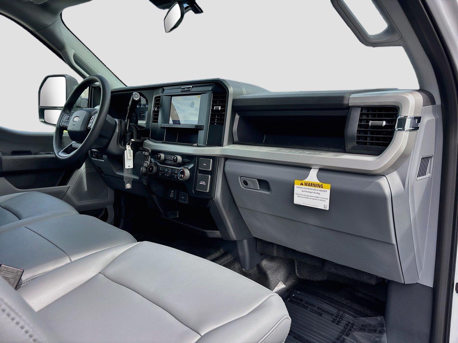 2027 Ford Super Duty F-350 DRW XL