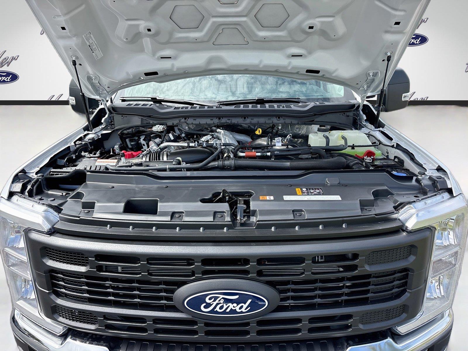2027 Ford Super Duty F-350 DRW XL