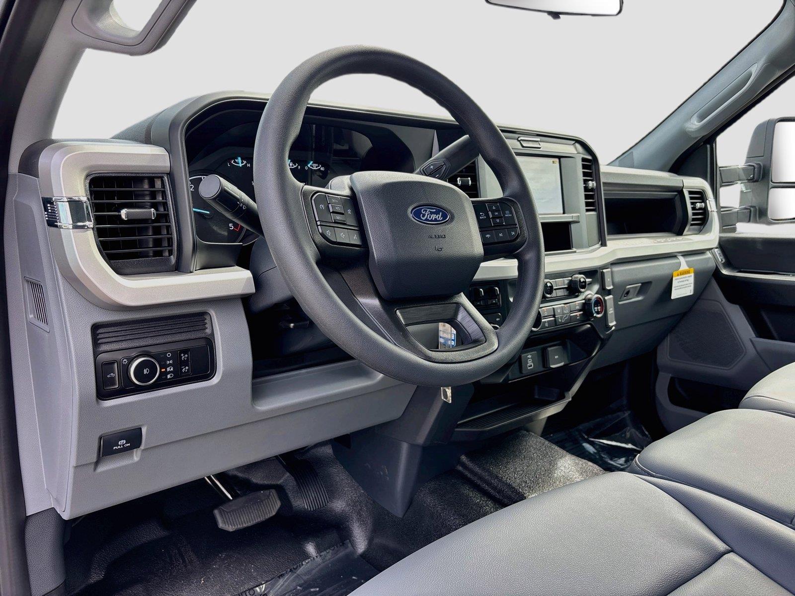 2027 Ford Super Duty F-350 DRW XL
