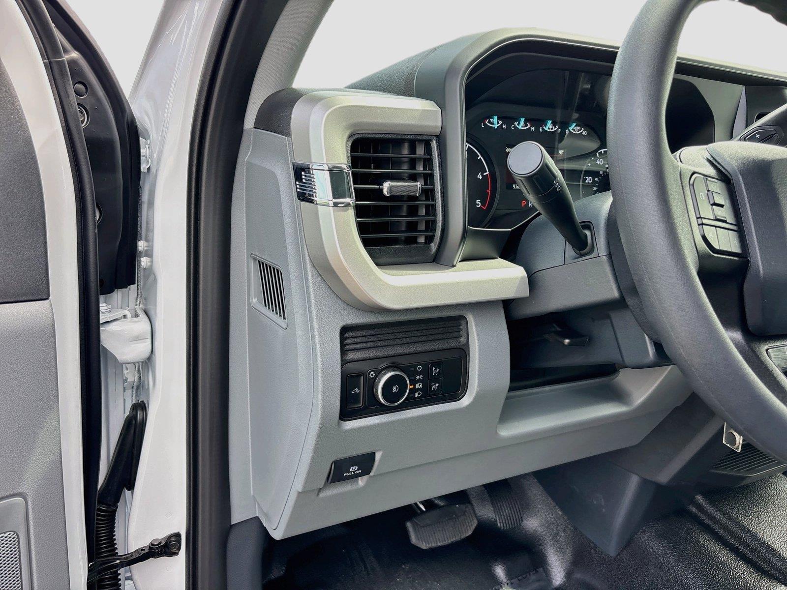 2027 Ford Super Duty F-350 DRW XL