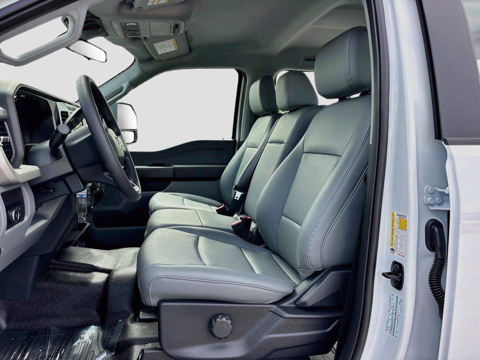 2027 Ford Super Duty F-350 DRW XL