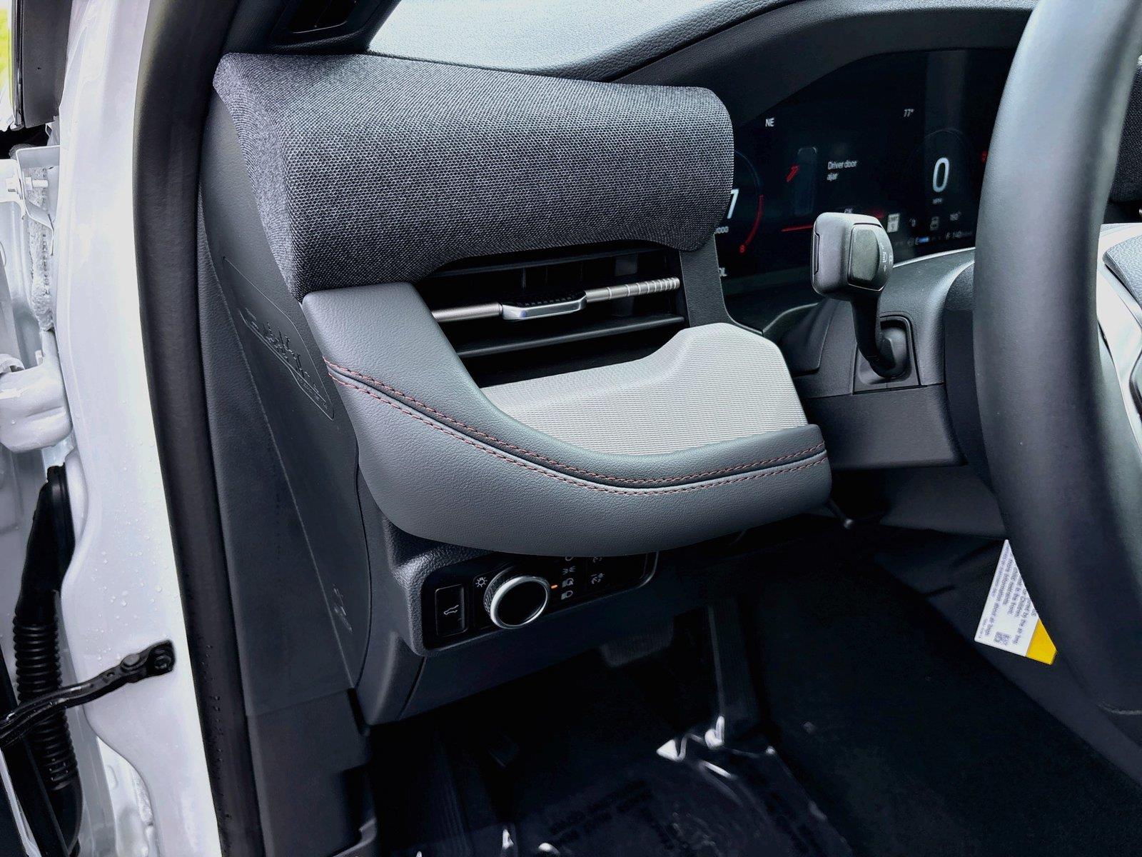 2027 Ford Explorer Active w/200A Pkg