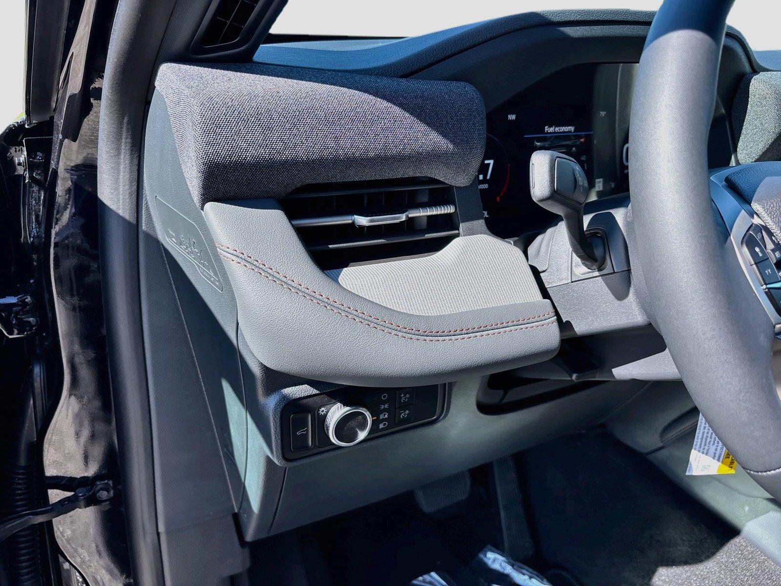 2027 Ford Explorer Active w/200A Pkg