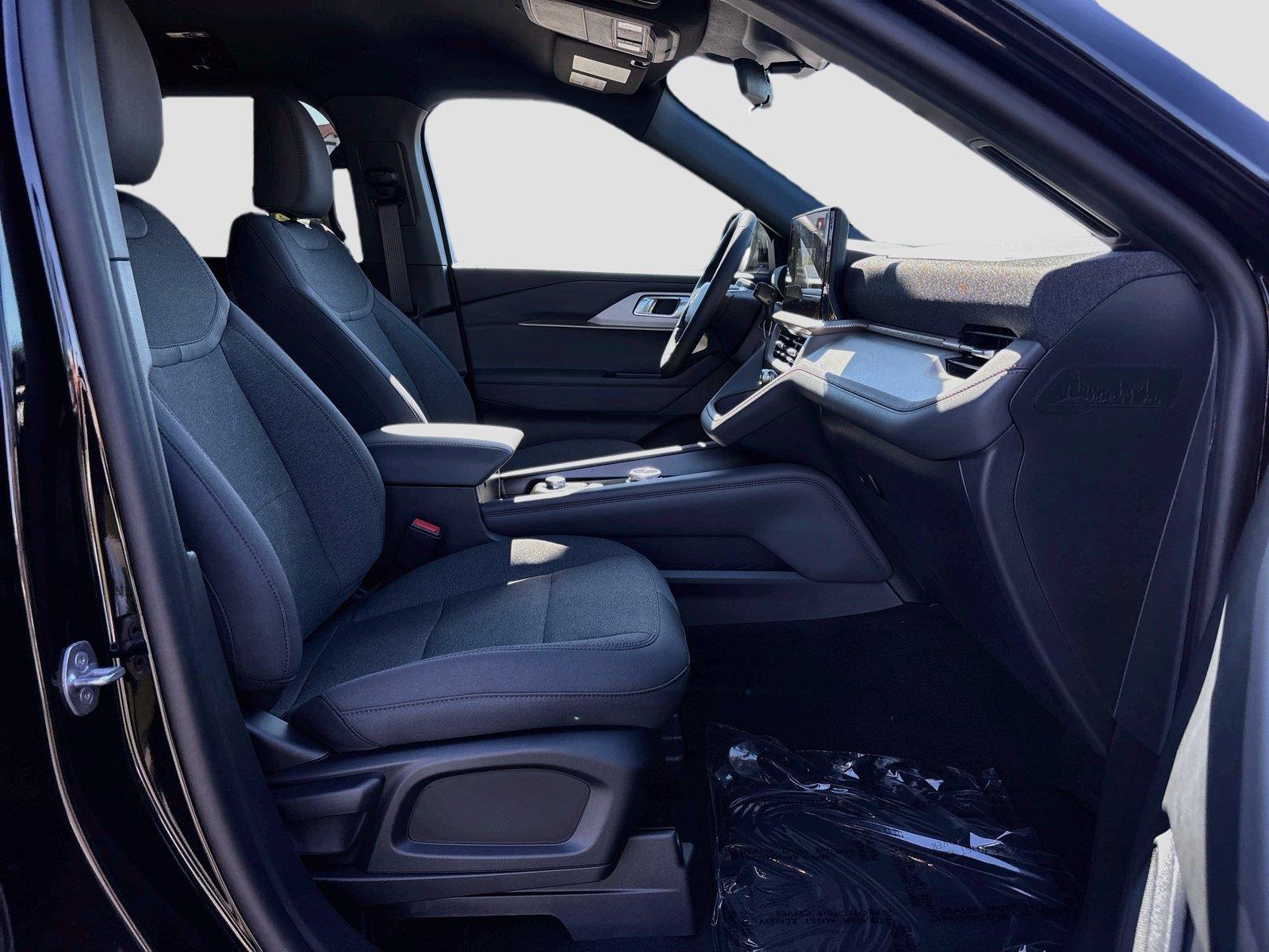 2027 Ford Explorer Active w/200A Pkg