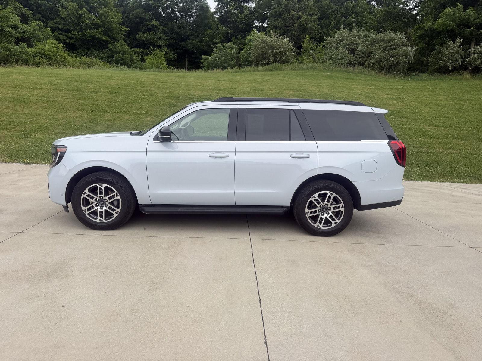 2025 Space Silver Ford Expedition Active 4X4 SUV