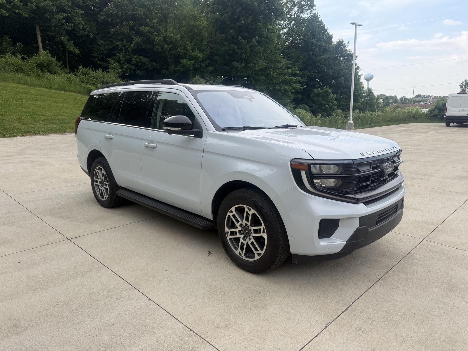 2025 Space Silver Ford Expedition Active 4X4 SUV