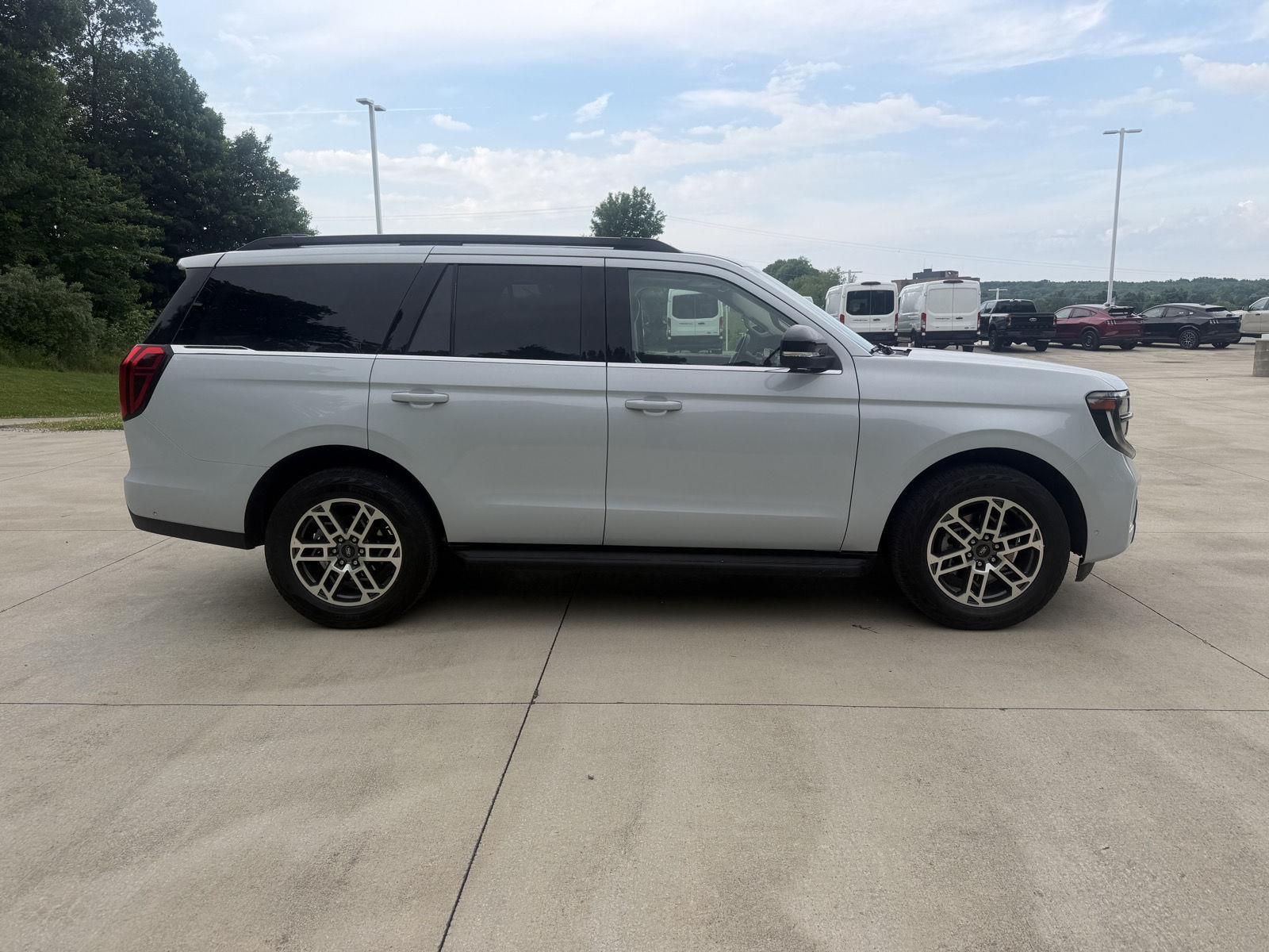 2025 Space Silver Ford Expedition Active 4X4 SUV