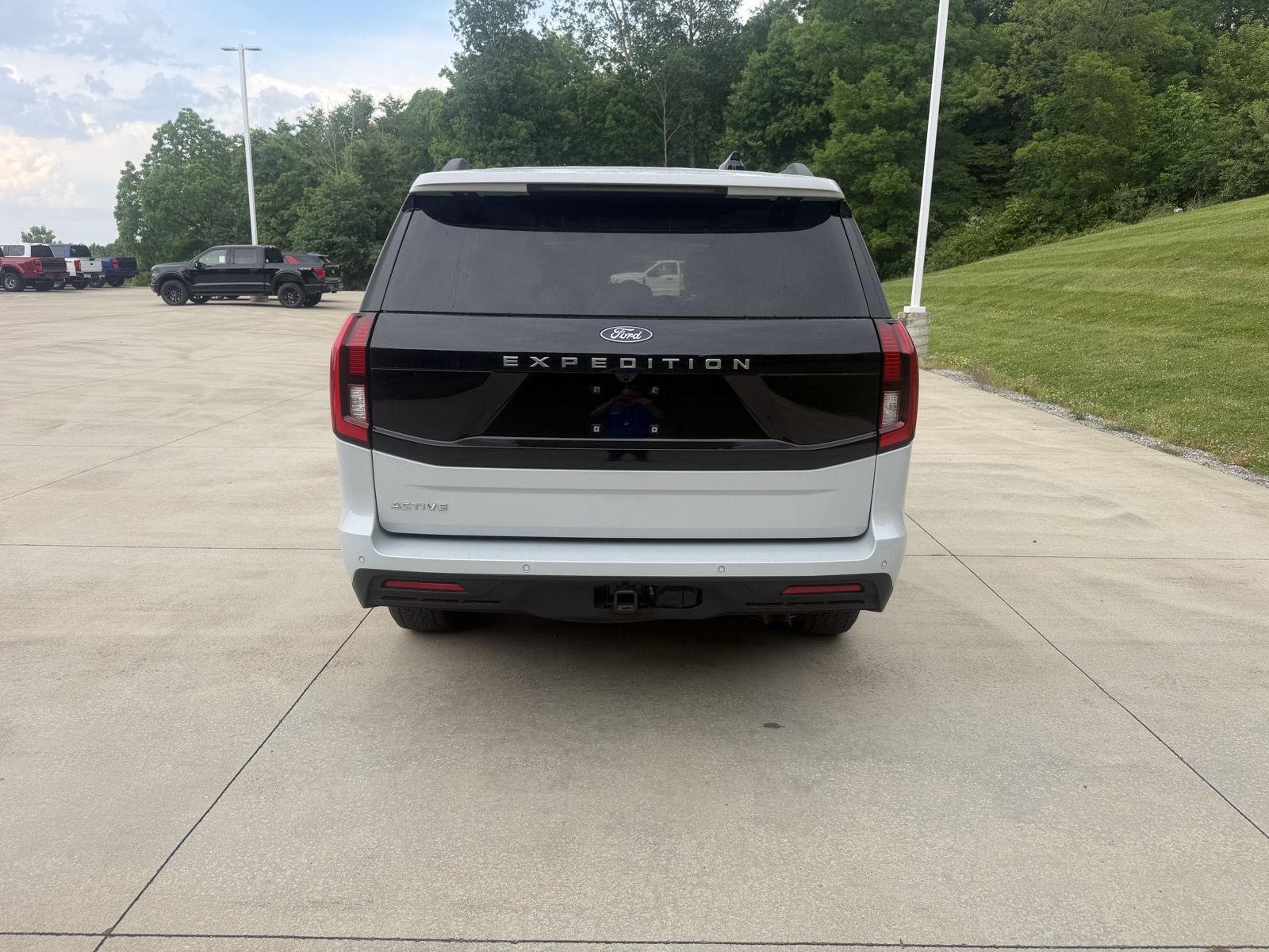 2025 Space Silver Ford Expedition Active 4X4 SUV