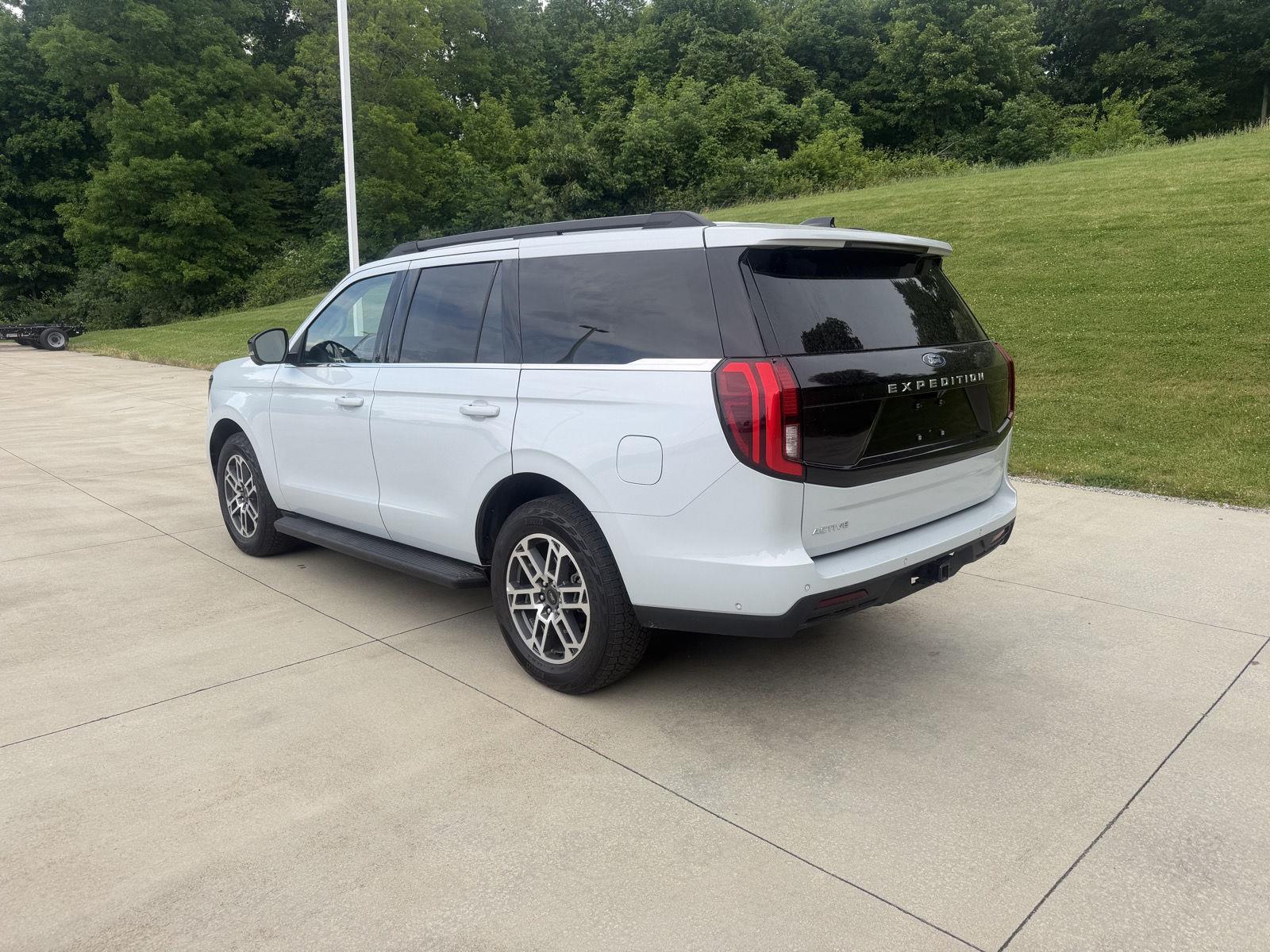 2025 Space Silver Ford Expedition Active 4X4 SUV