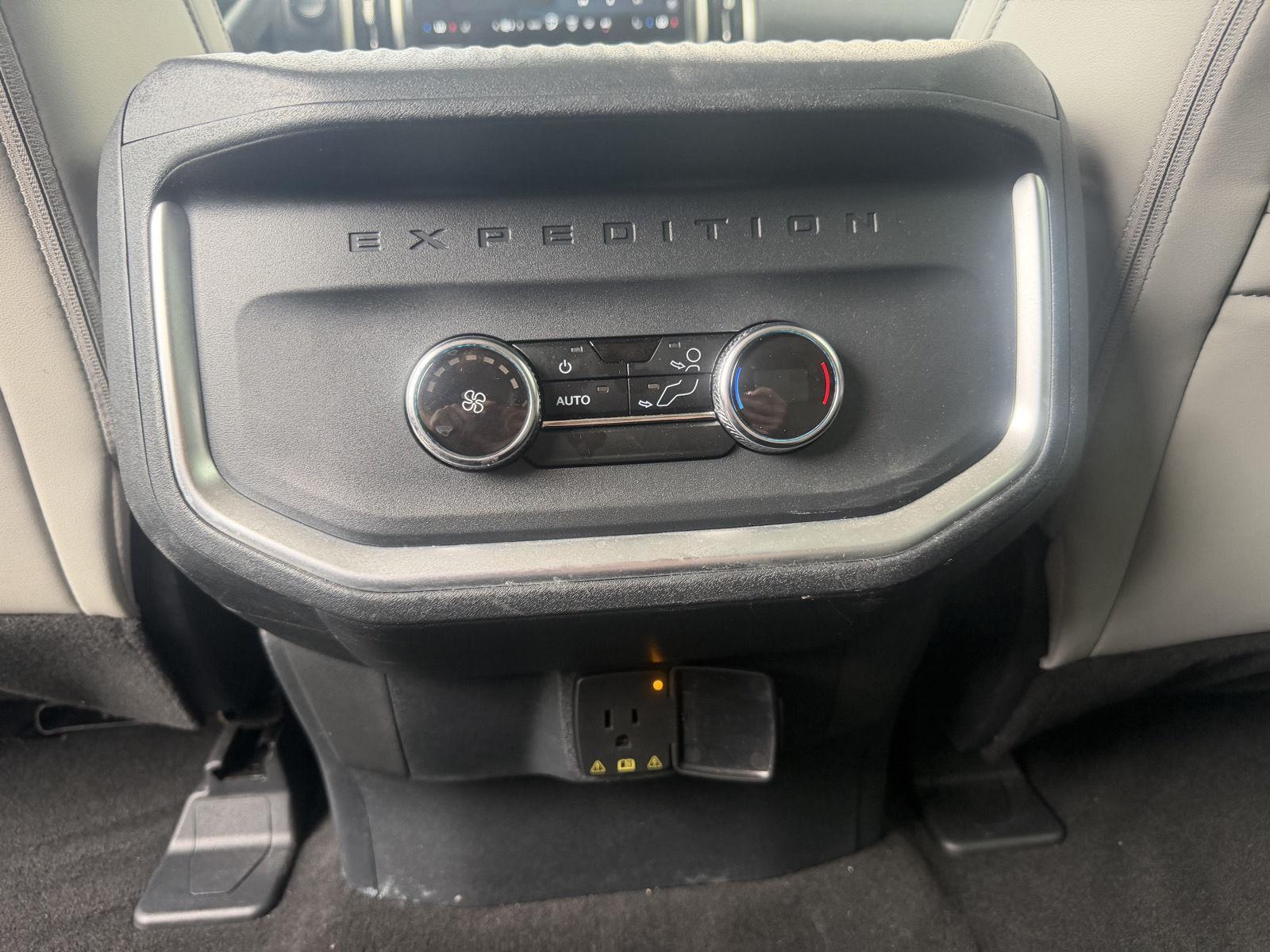 2025 Space Silver Ford Expedition Active 4X4 SUV