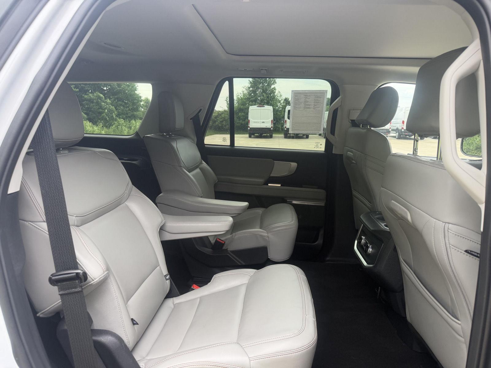 2025 Space Silver Ford Expedition Active 4X4 SUV