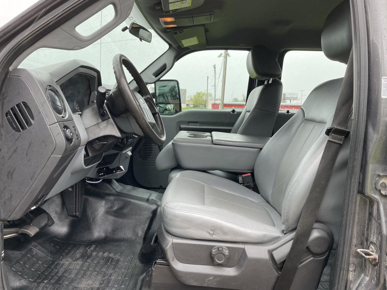 2015 Magnetic Metallic Ford Super Duty F-350 SRW XL 4X4 Truck