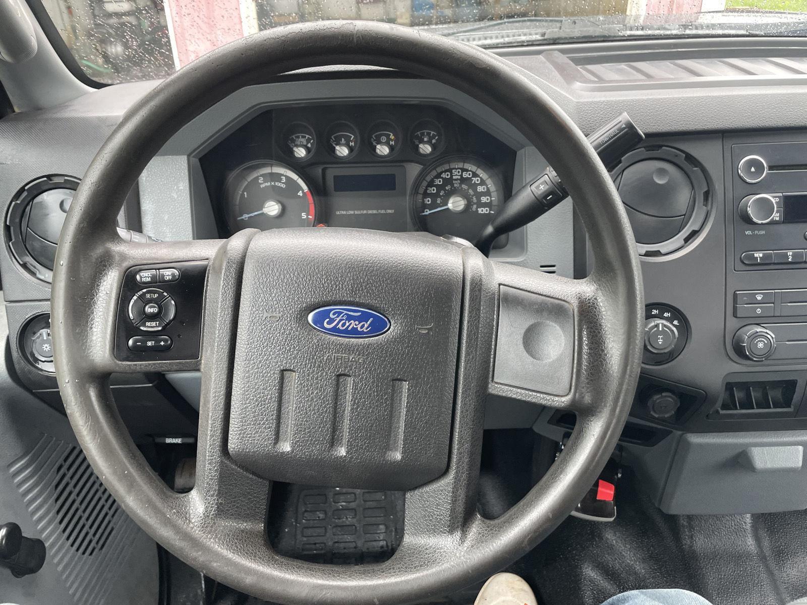 2015 Magnetic Metallic Ford Super Duty F-350 SRW XL 4X4 Truck