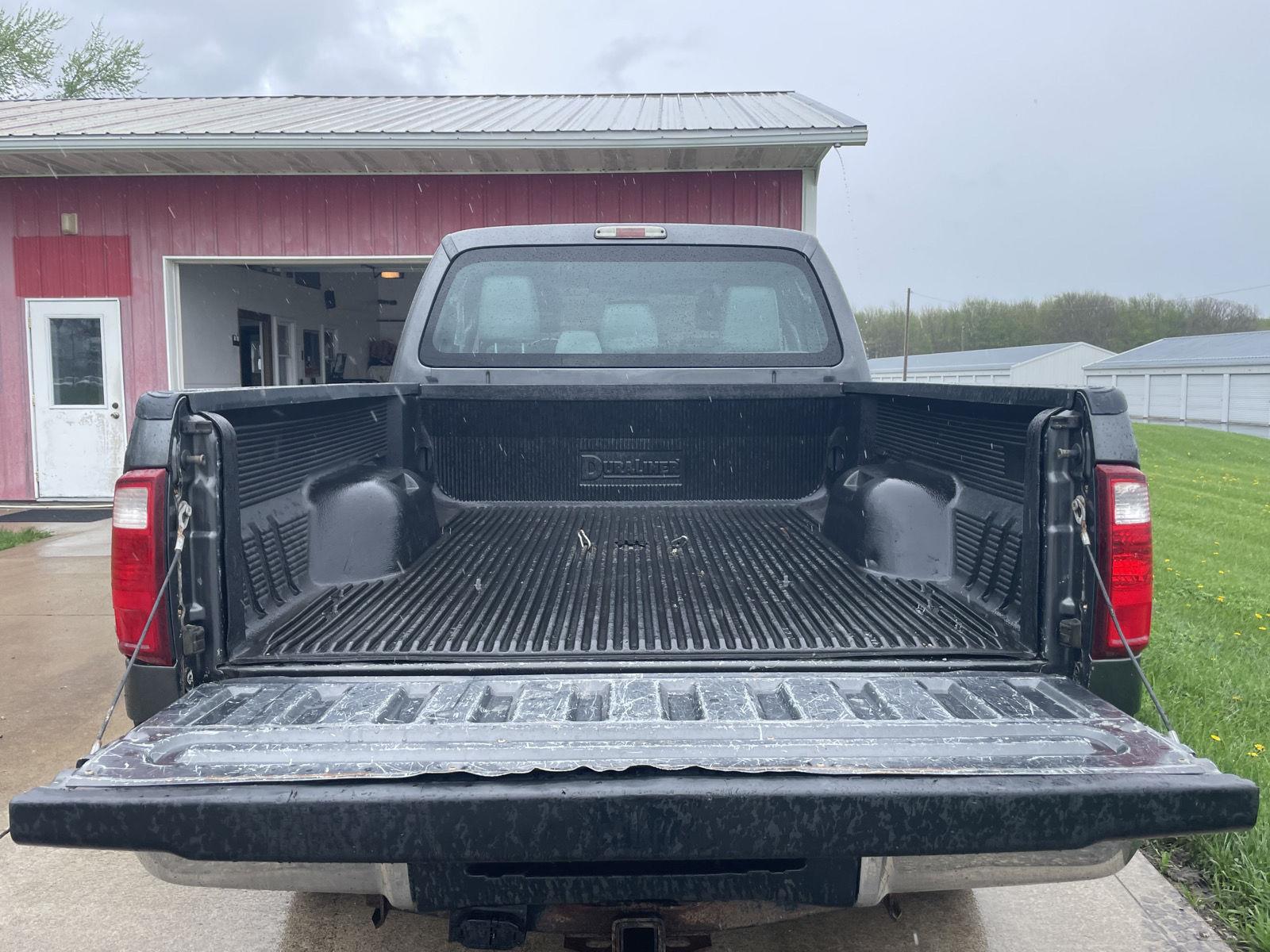 2015 Magnetic Metallic Ford Super Duty F-350 SRW XL 4X4 Truck