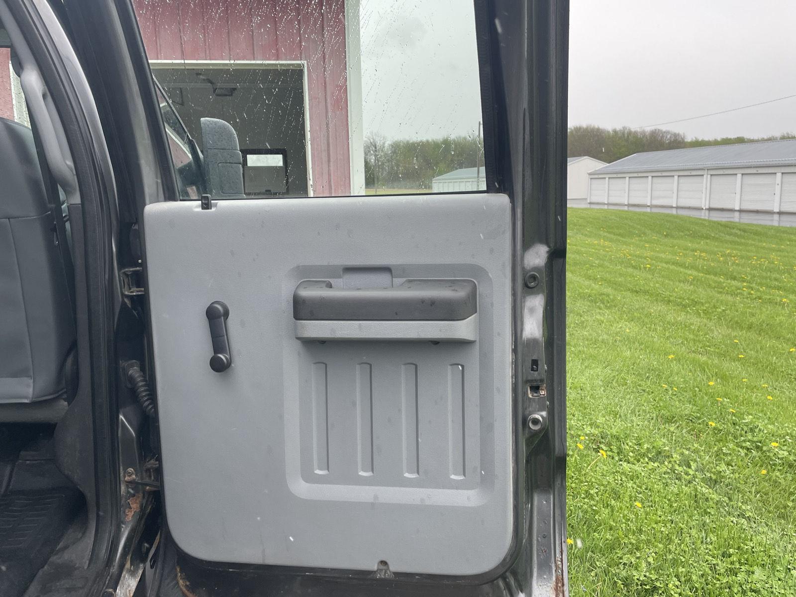 2015 Magnetic Metallic Ford Super Duty F-350 SRW XL 4X4 Truck