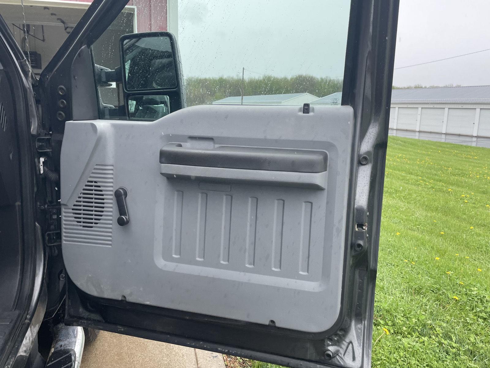 2015 Magnetic Metallic Ford Super Duty F-350 SRW XL 4X4 Truck