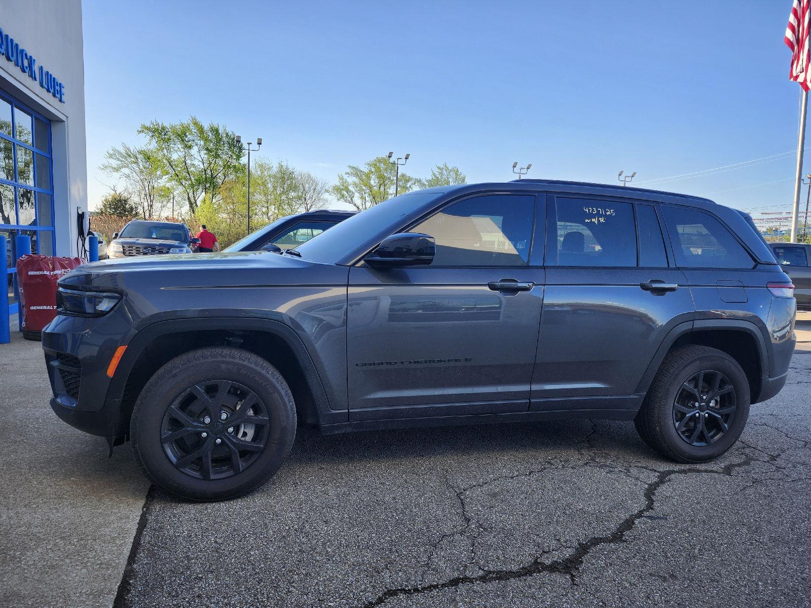 2024 Baltic Gray Metallic Clearcoat Jeep Grand Cherokee Altitude X 4X4 SUV