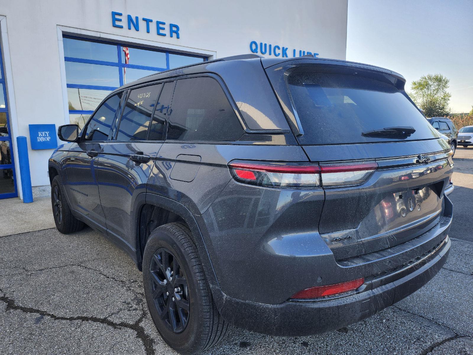 2024 Baltic Gray Metallic Clearcoat Jeep Grand Cherokee Altitude X 4X4 SUV